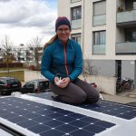 Aufkleben der Solarmodule Aufstelldach